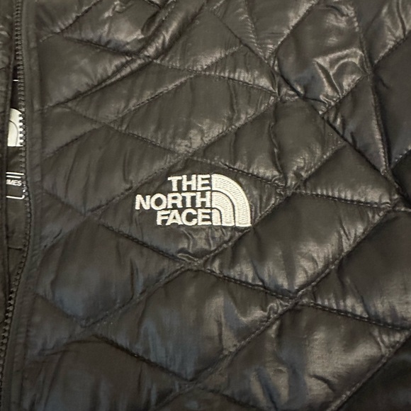 The North Face Women's Black Quilted Jacket - Picture 2 of 6